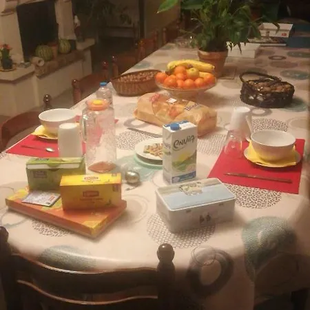 Maison La Croix Chez L ' Habitant Panzió